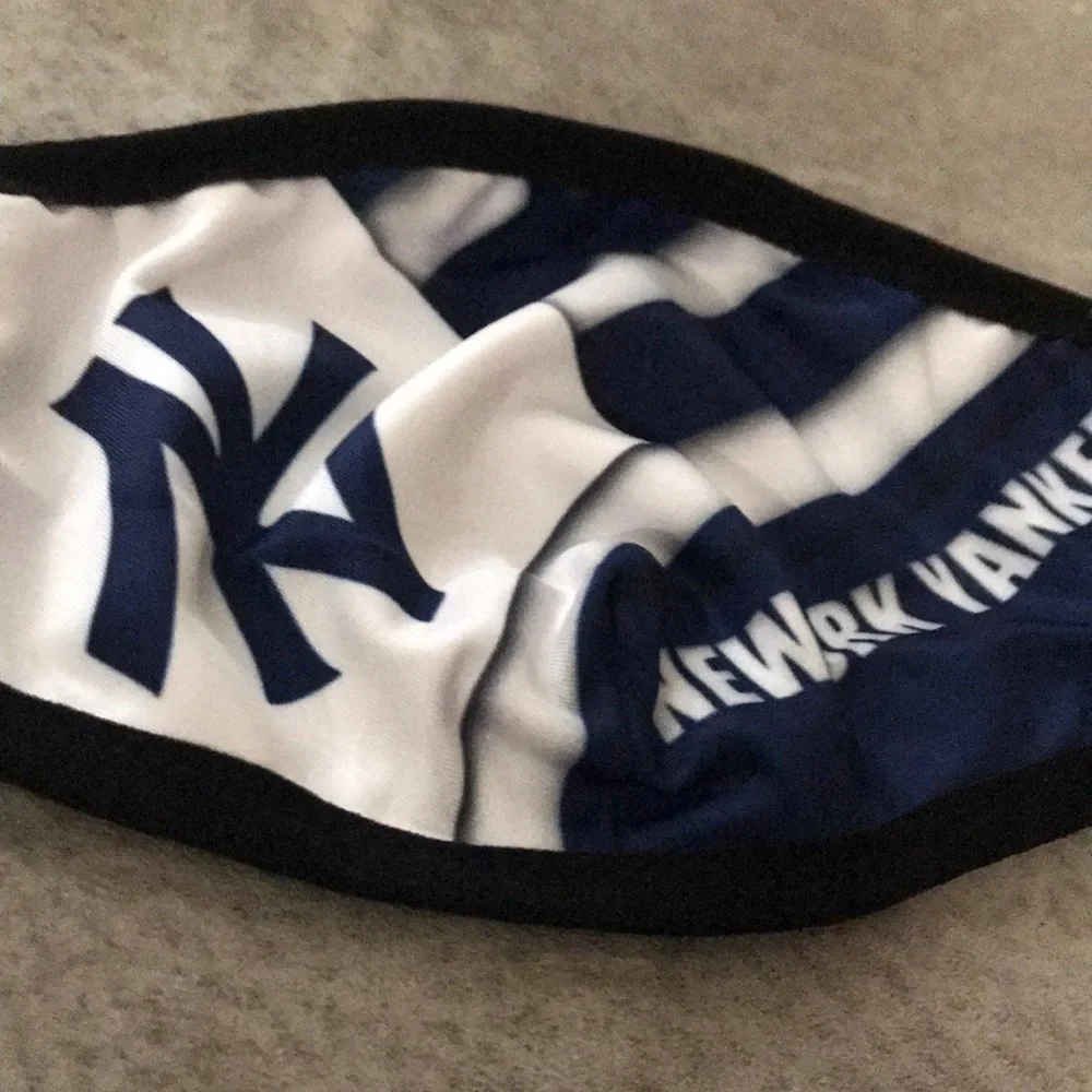 6/$20 New York Yankees face mask